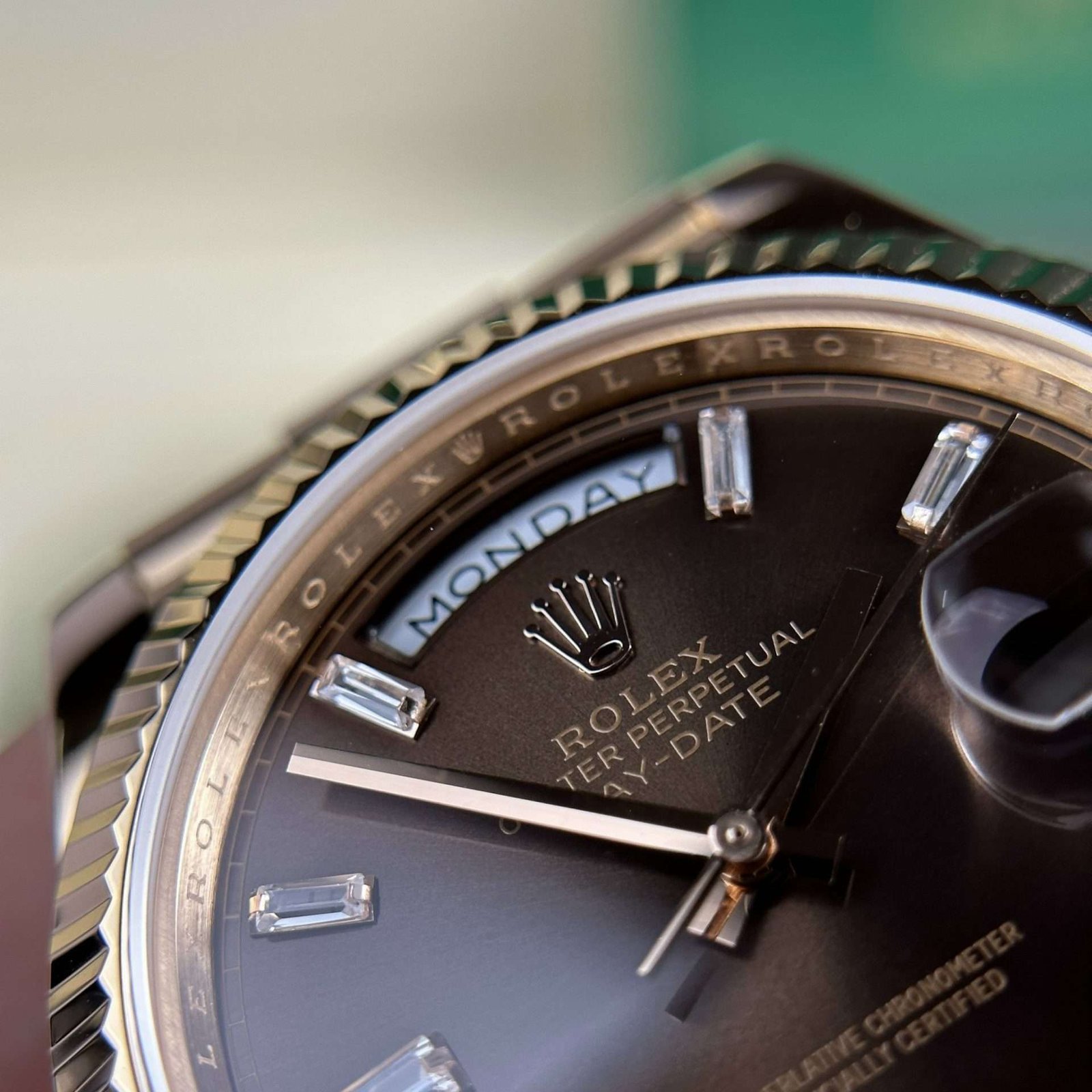 Dong-Ho-Rolex-Che-Tac-Boc-Vang-18K-Day-Date-228235-Mat-Nau-178-Gram-GM-Factory-40mm-9.jpg