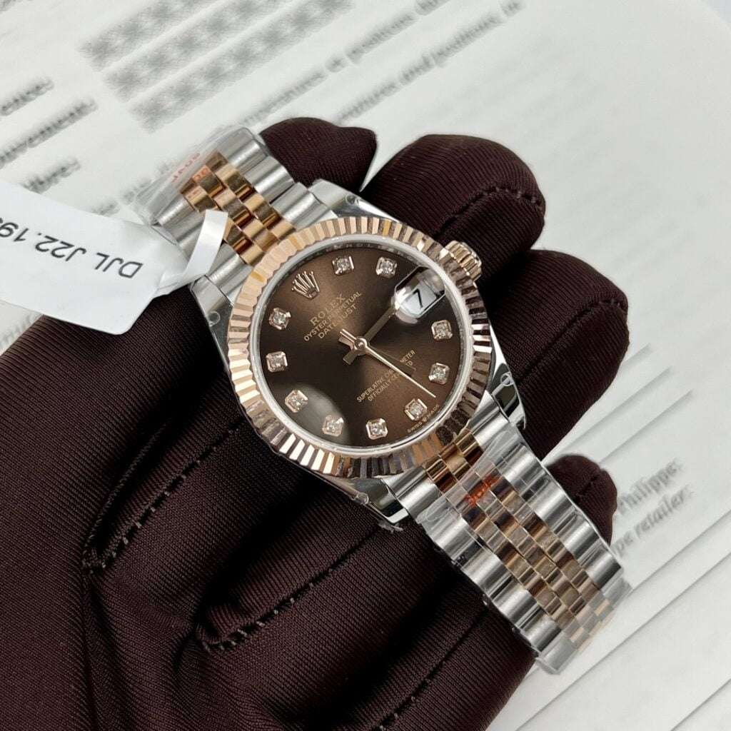 Dong-Ho-Rolex-DateJust-Nu-Boc-Vang-That-Mat-So-Mau-Nau-Nha-May-GM-31mm-8.jpg