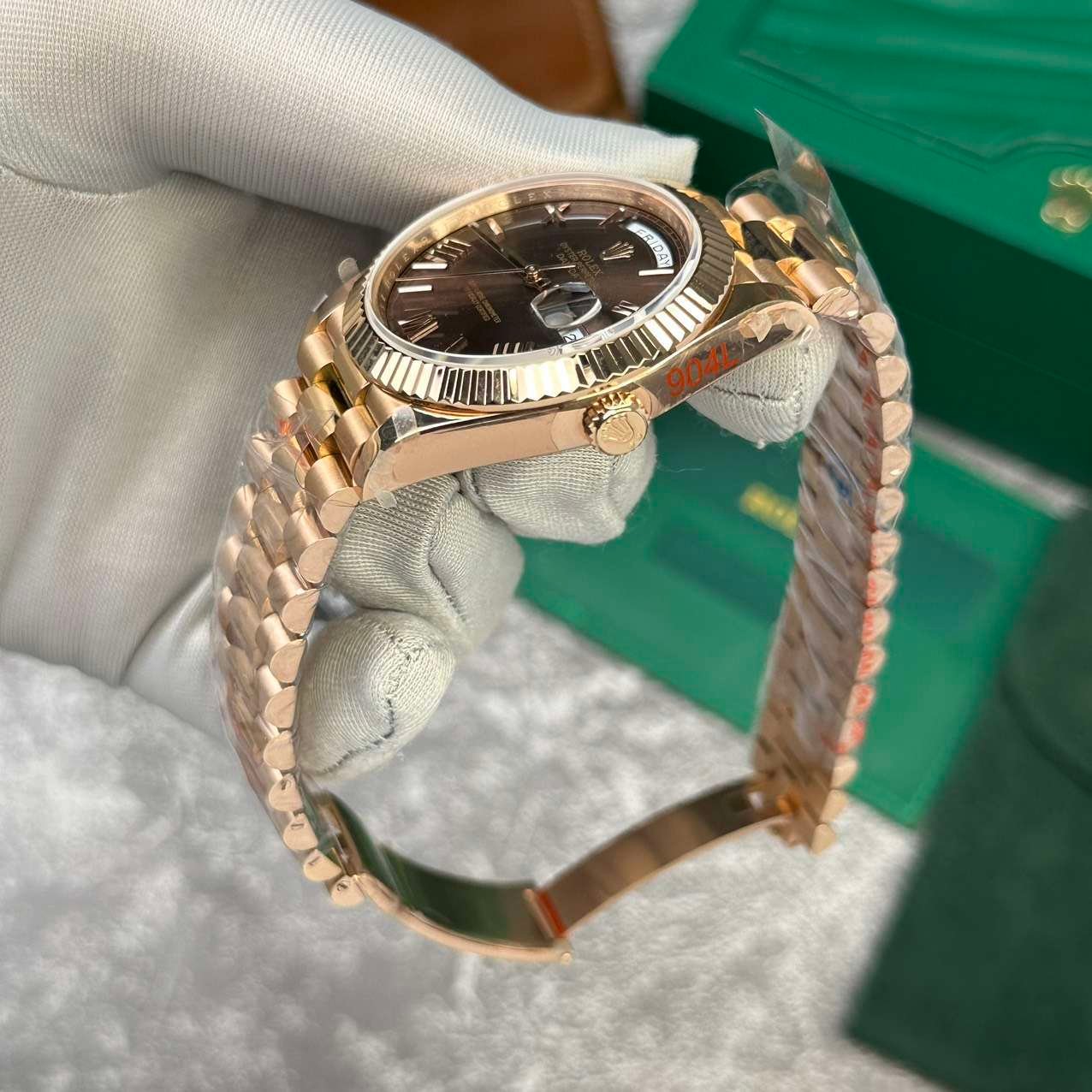 Dong-Ho-Rolex-Day-Date-228235-Rose-Gold-Mat-Chocolate-Rep-11-V2-GMF-40mm-1 (1)