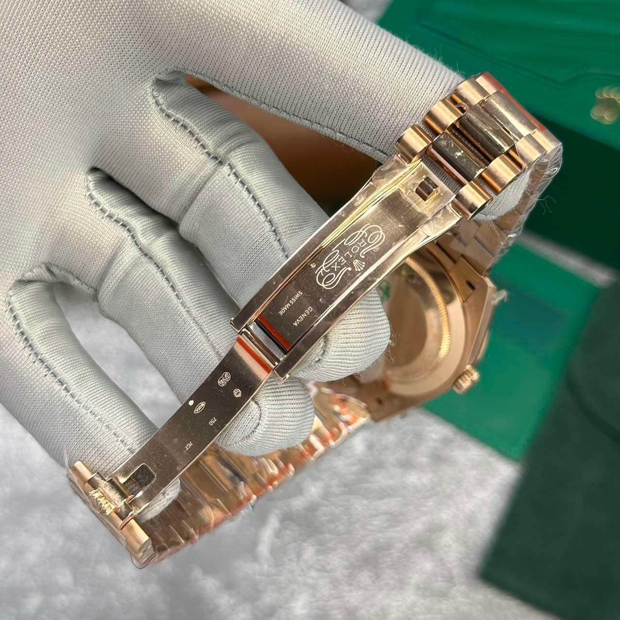 Dong-Ho-Rolex-Day-Date-228235-Rose-Gold-Mat-Chocolate-Rep-11-V2-GMF-40mm-3 (1)