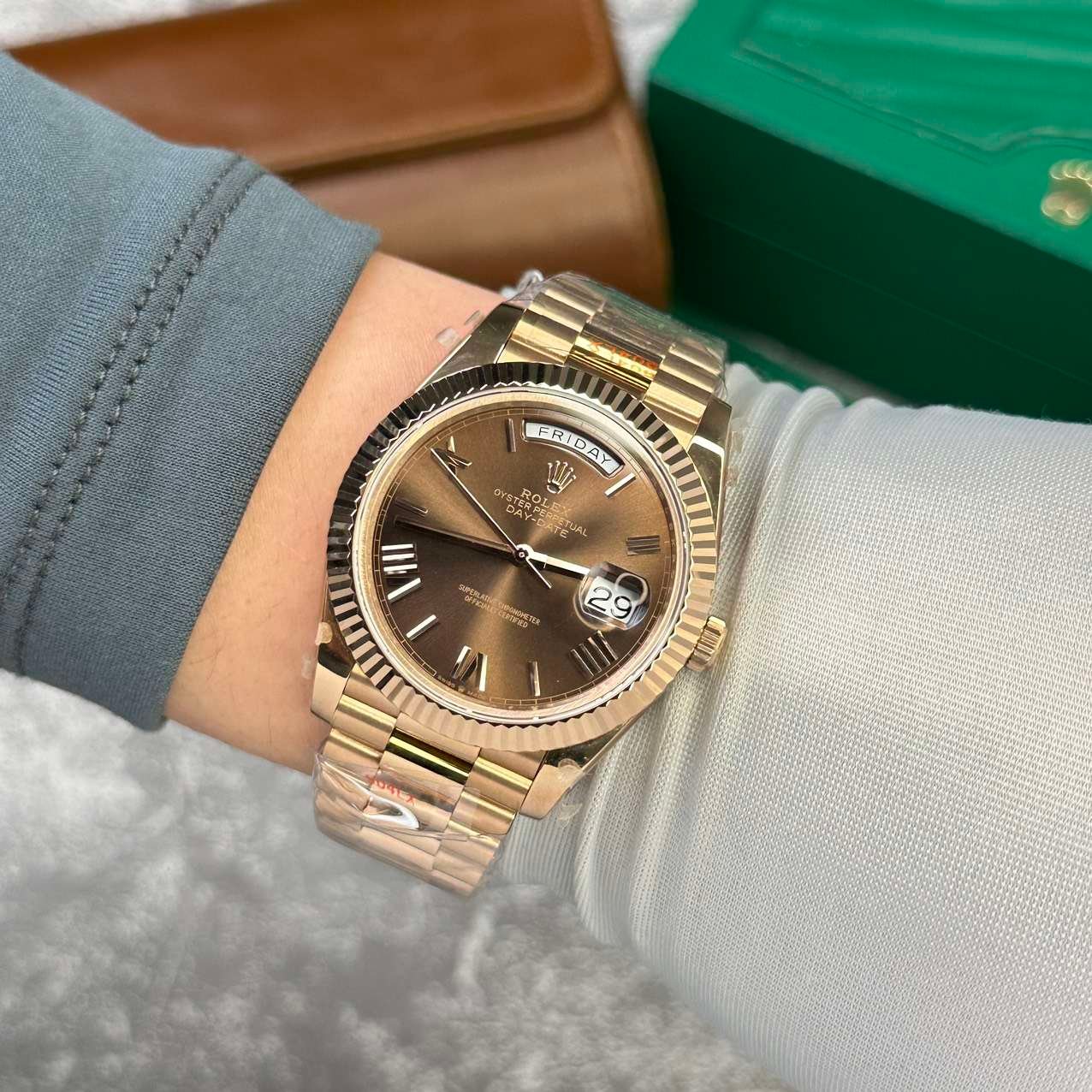 Dong-Ho-Rolex-Day-Date-228235-Rose-Gold-Mat-Chocolate-Rep-11-V2-GMF-40mm-5 (1)