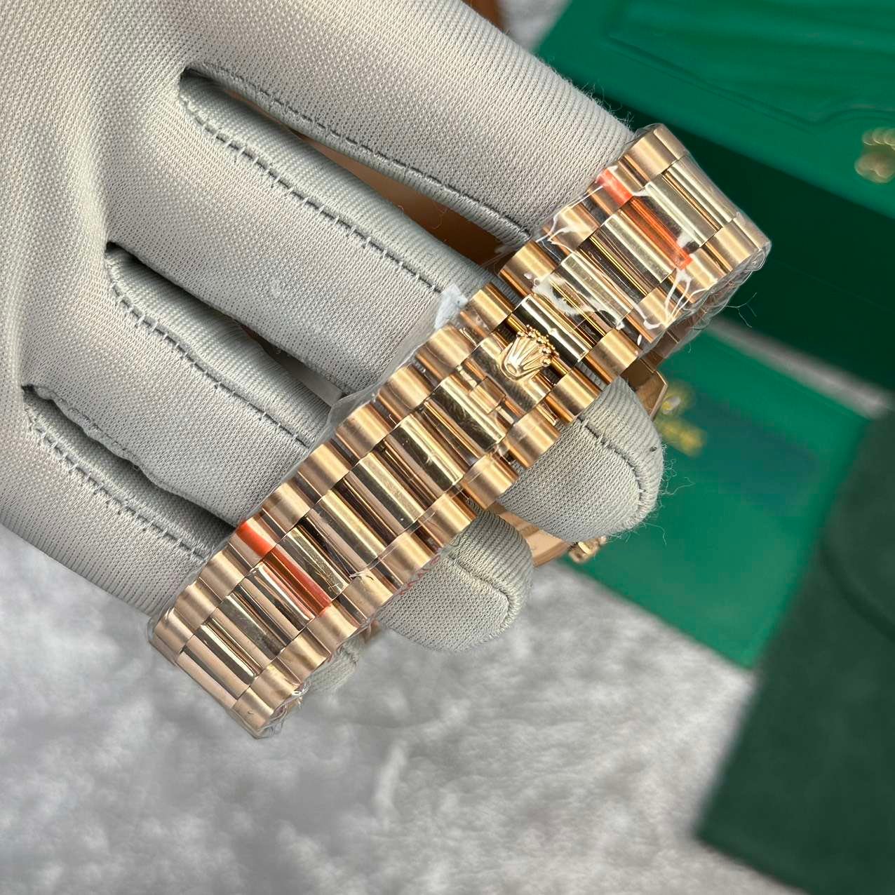 Dong-Ho-Rolex-Day-Date-228235-Rose-Gold-Mat-Chocolate-Rep-11-V2-GMF-40mm-6 (1)