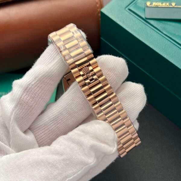 Rolex-Day-Date-Super-Fake-Cao-Cap-Mat-Nham-Thach-40mm-2-600×600