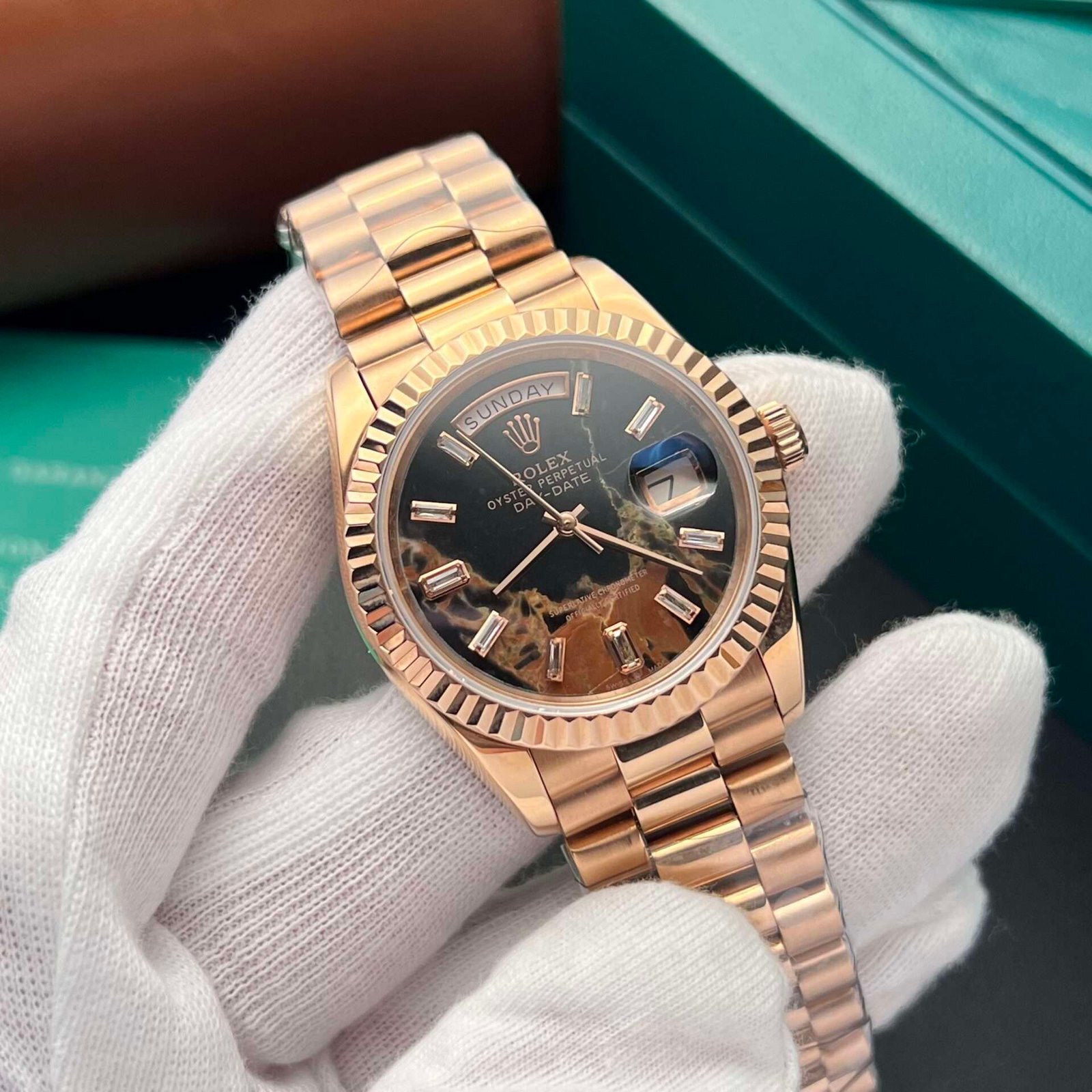 Rolex-Day-Date-Super-Fake-Cao-Cap-Mat-Nham-Thach-40mm-3