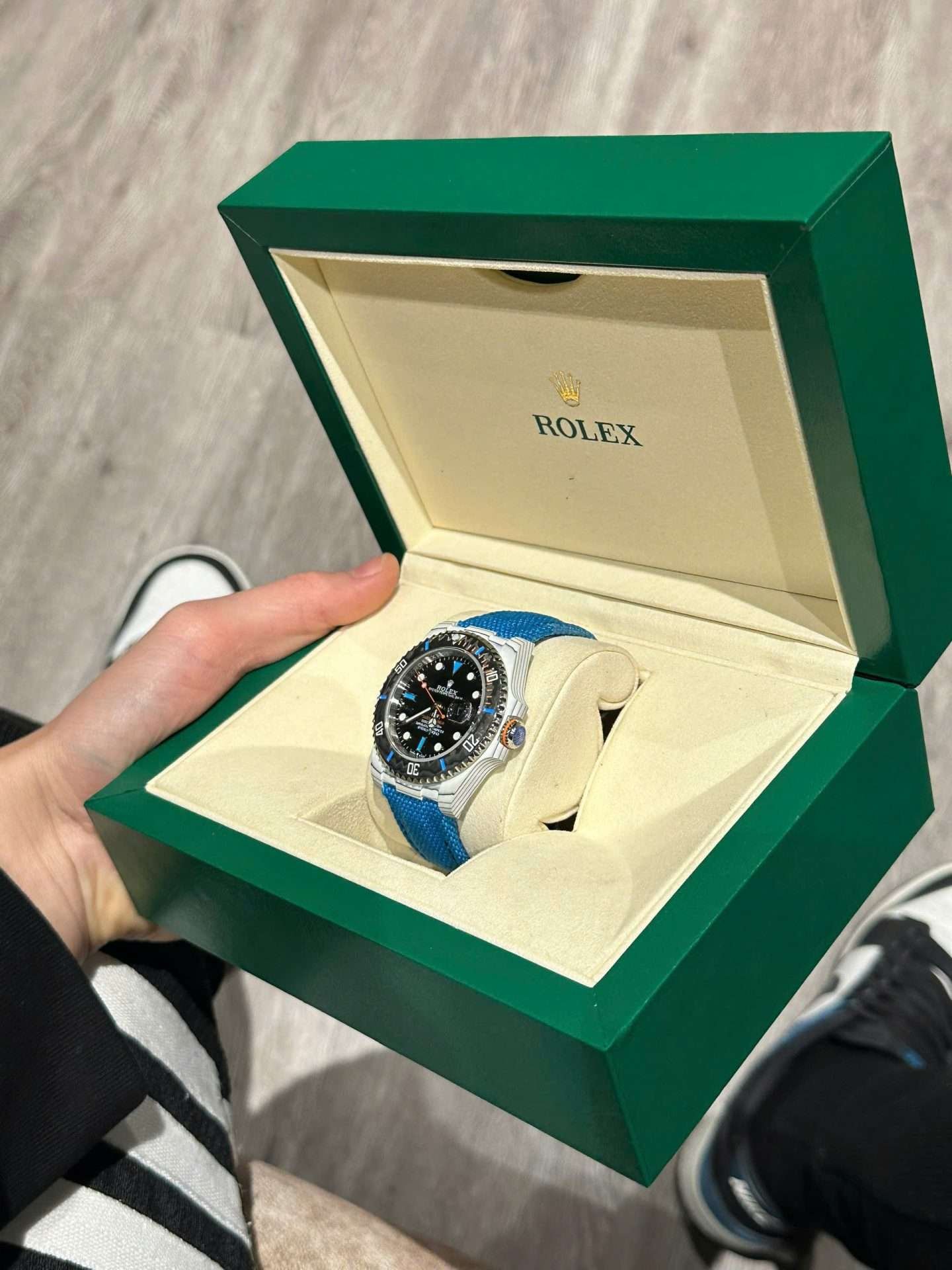 Dong-Ho-Rolex-Submariner-DIW-Replica-11-Vo-Carbon-Mat-Den-40mm-2
