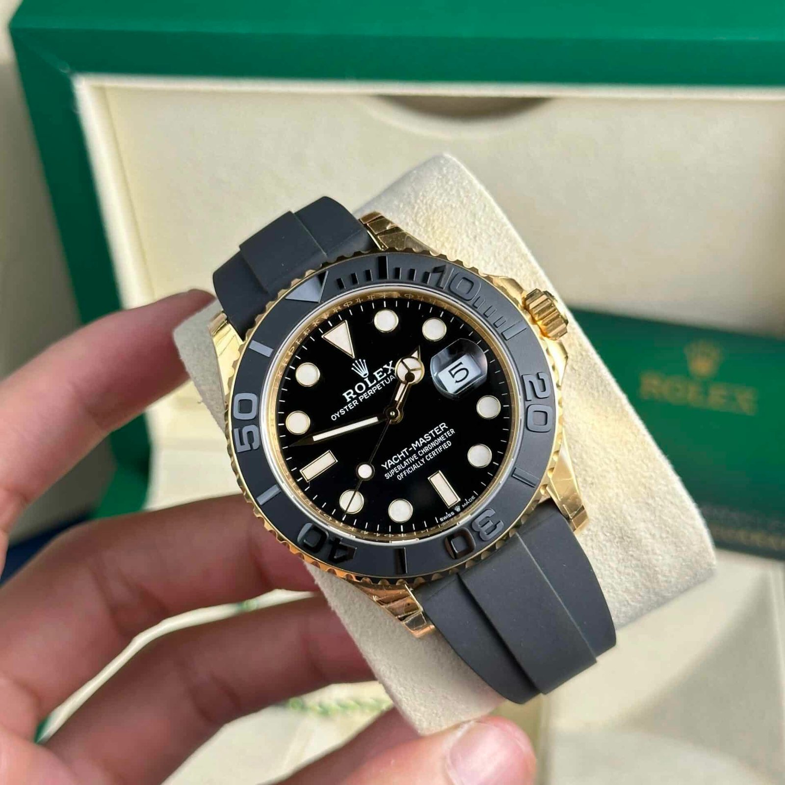 Rolex-Yacht-Master-226658-Yellow-Gold-Oysterflex (2)