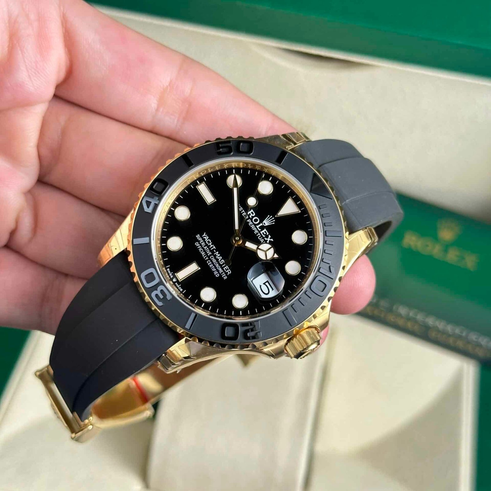 Rolex-Yacht-Master-226658-Yellow-Gold-Oysterflex-4 (2)