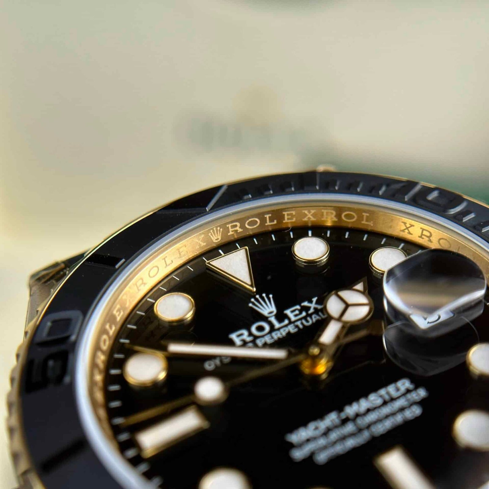 Rolex-Yacht-Master-226658-Yellow-Gold-Oysterflex-5 (2)