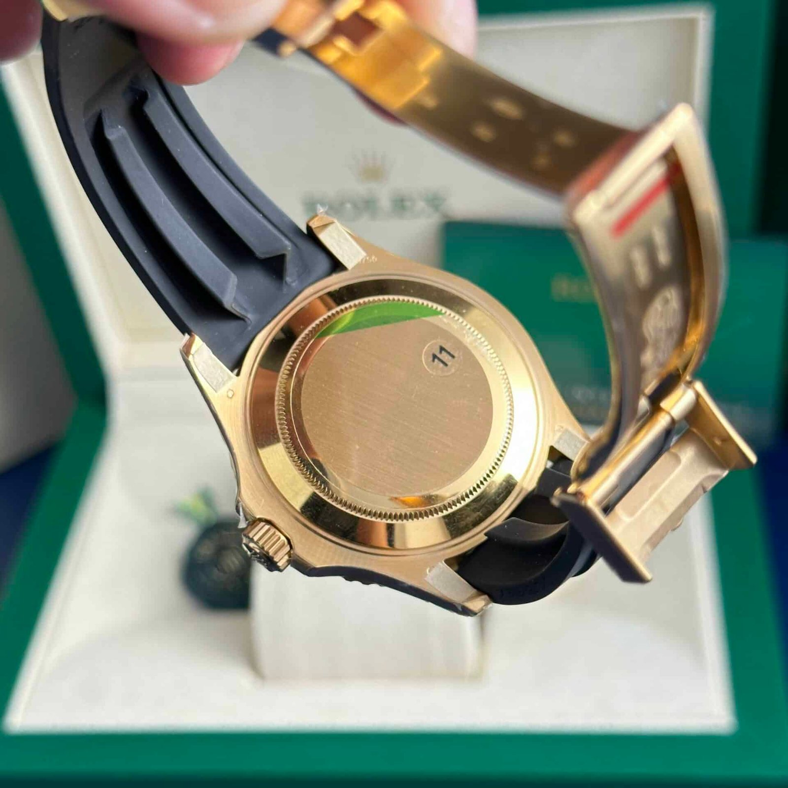 Rolex-Yacht-Master-226658-Yellow-Gold-Oysterflex-7 (2)