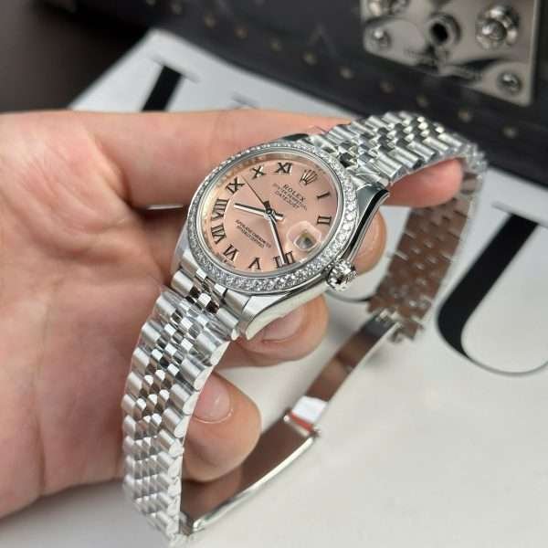 Dong-Ho-Nu-Rolex-DateJust-Replica-11-Mat-Hong-Vien-Dinh-Da-Nha-May-THB-31mm-4-600×600