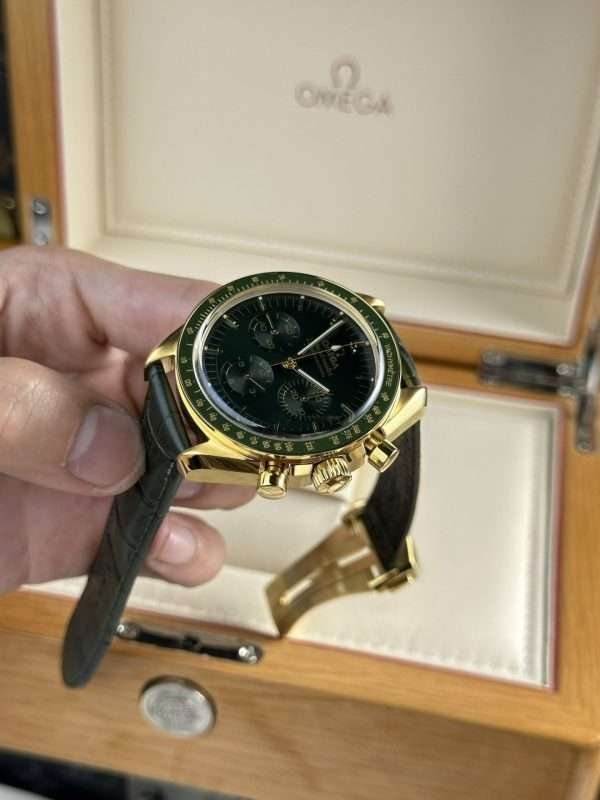 Dong-Ho-Omega-Speedmaster-Moonwatch-Replica-11-Mat-Xanh-La-RM-Factory-44mm-7