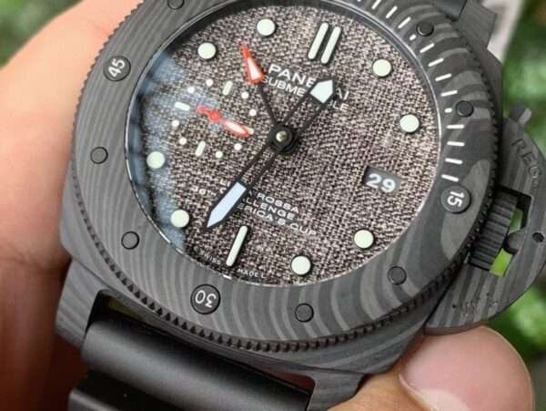 DONG-HO-PANERAI-SUBMERSIBLE-REPLICA-VO-CARBON-MAT-HOA-TIET-VAI-NHA-MAY-VS-47MM-3-600×451