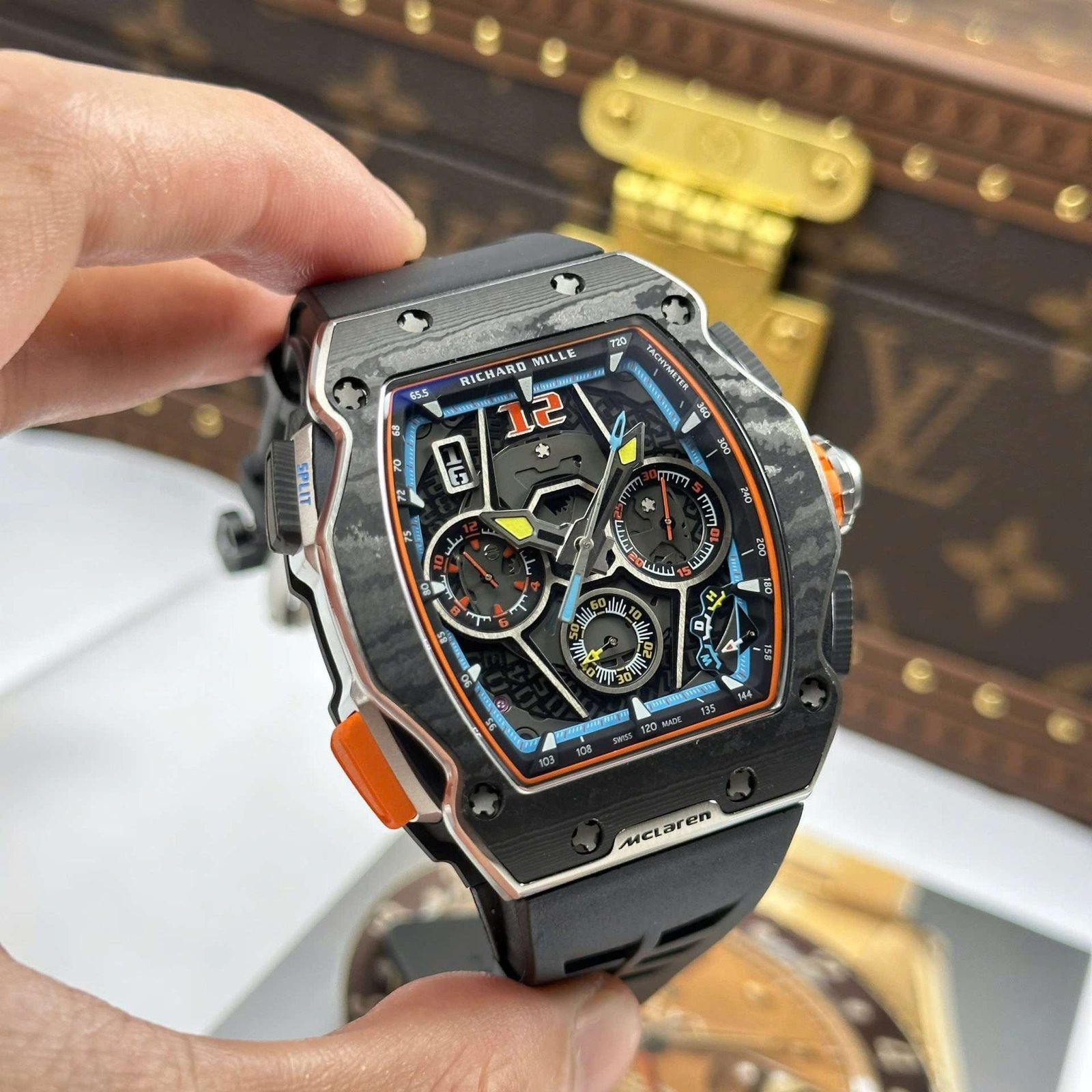 Dong-Ho-Richard-Mille-RM65-01-Che-Tac-Vo-Carbon-Day-Cao-Su-Den-445x499mm-7