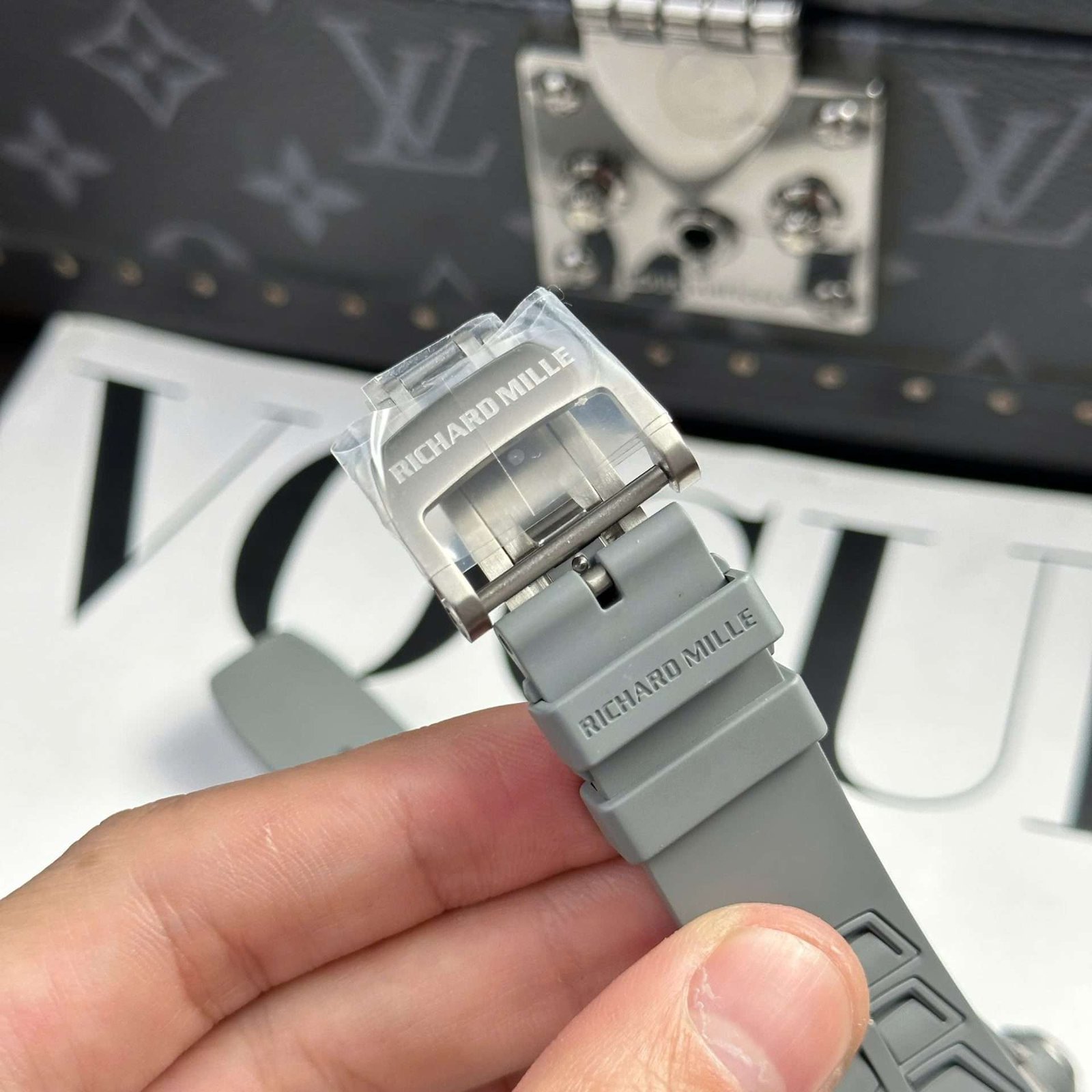 Dong-Ho-Richard-Mille-Replica-11-RM055-Bubba-Watson-Grey-Ceramic-Day-Cao-Su-Nha-May-ZF-42.7×49-13 (2)