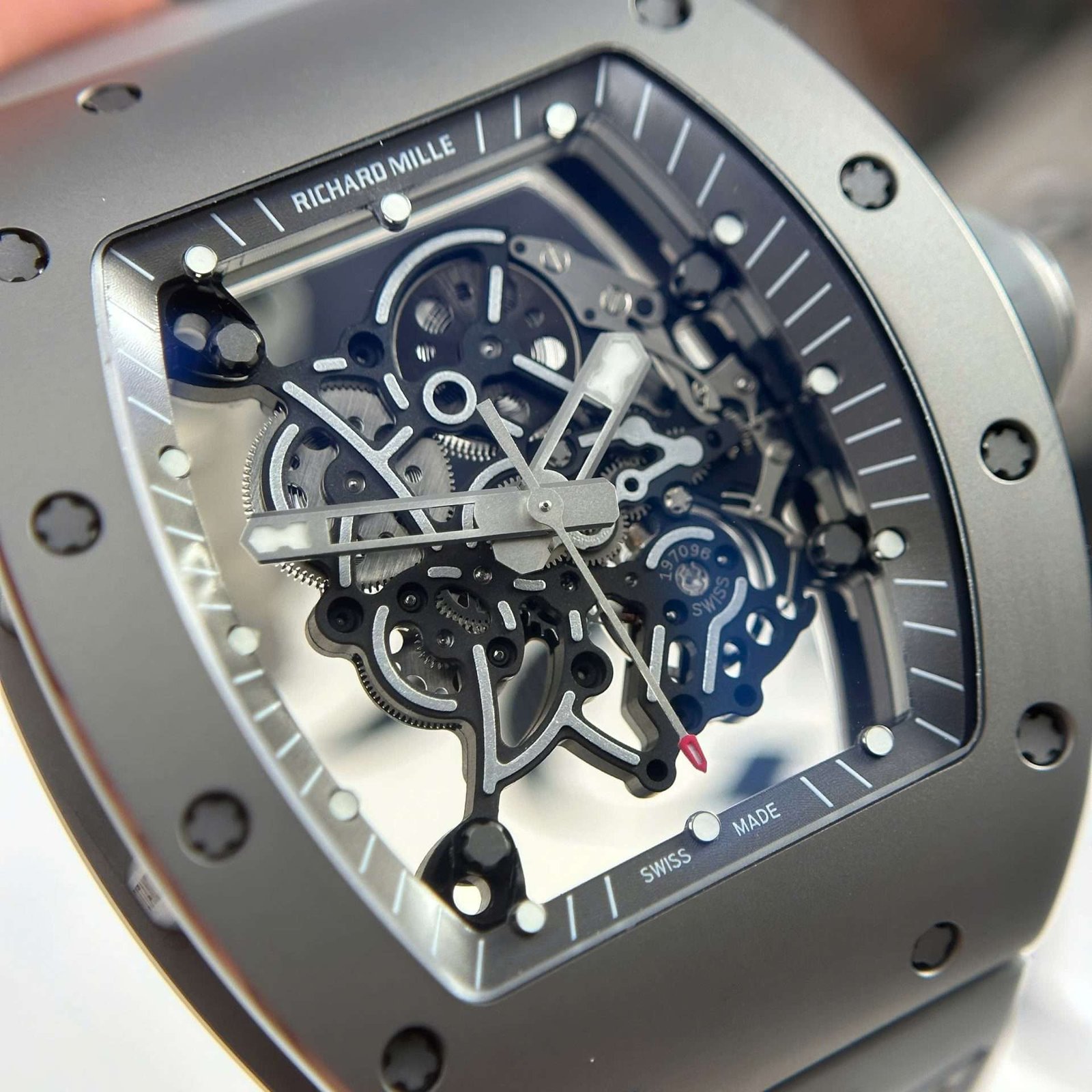 Dong-Ho-Richard-Mille-Replica-11-RM055-Bubba-Watson-Grey-Ceramic-Day-Cao-Su-Nha-May-ZF-42.7×49-4 (2)