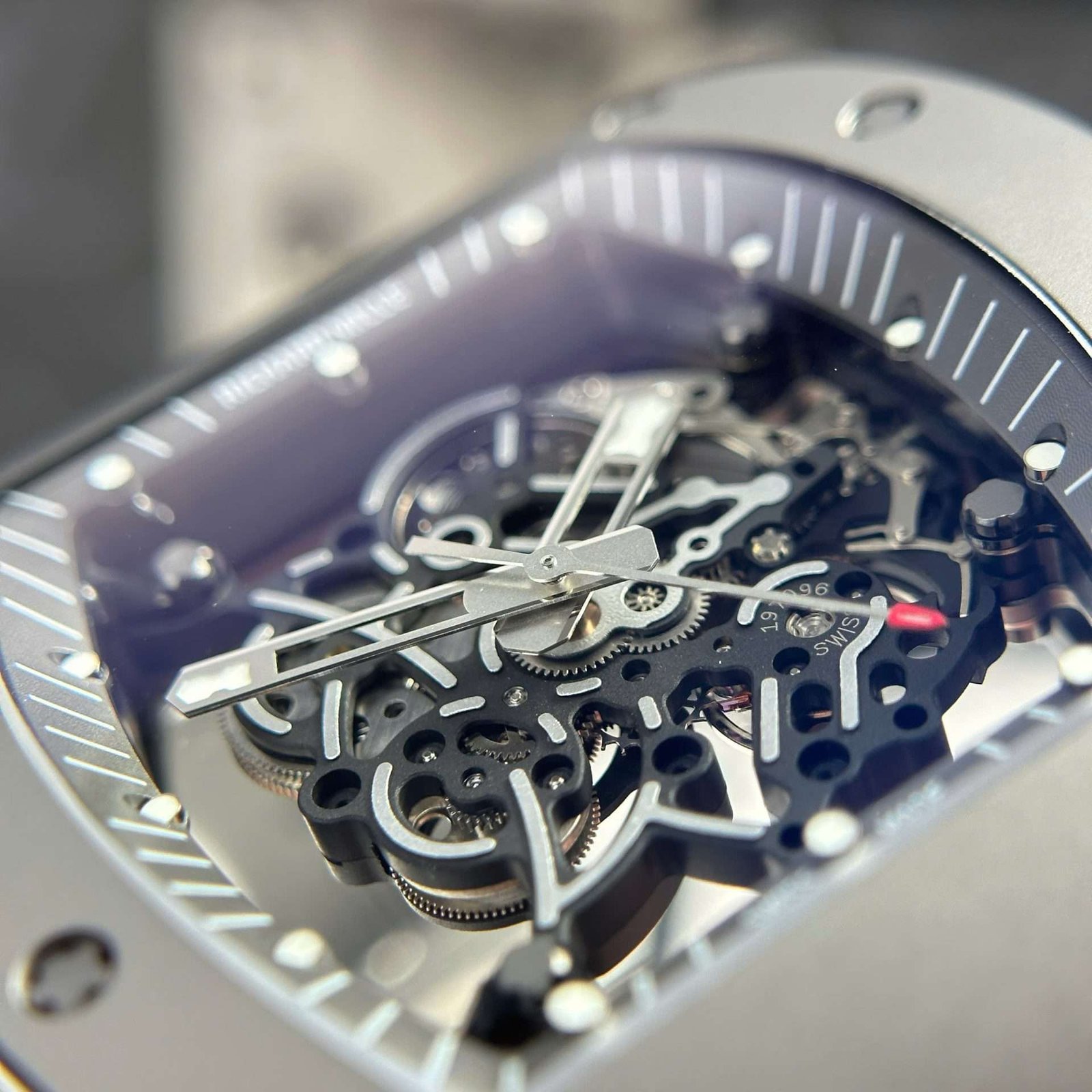 Dong-Ho-Richard-Mille-Replica-11-RM055-Bubba-Watson-Grey-Ceramic-Day-Cao-Su-Nha-May-ZF-42.7×49-6 (2)