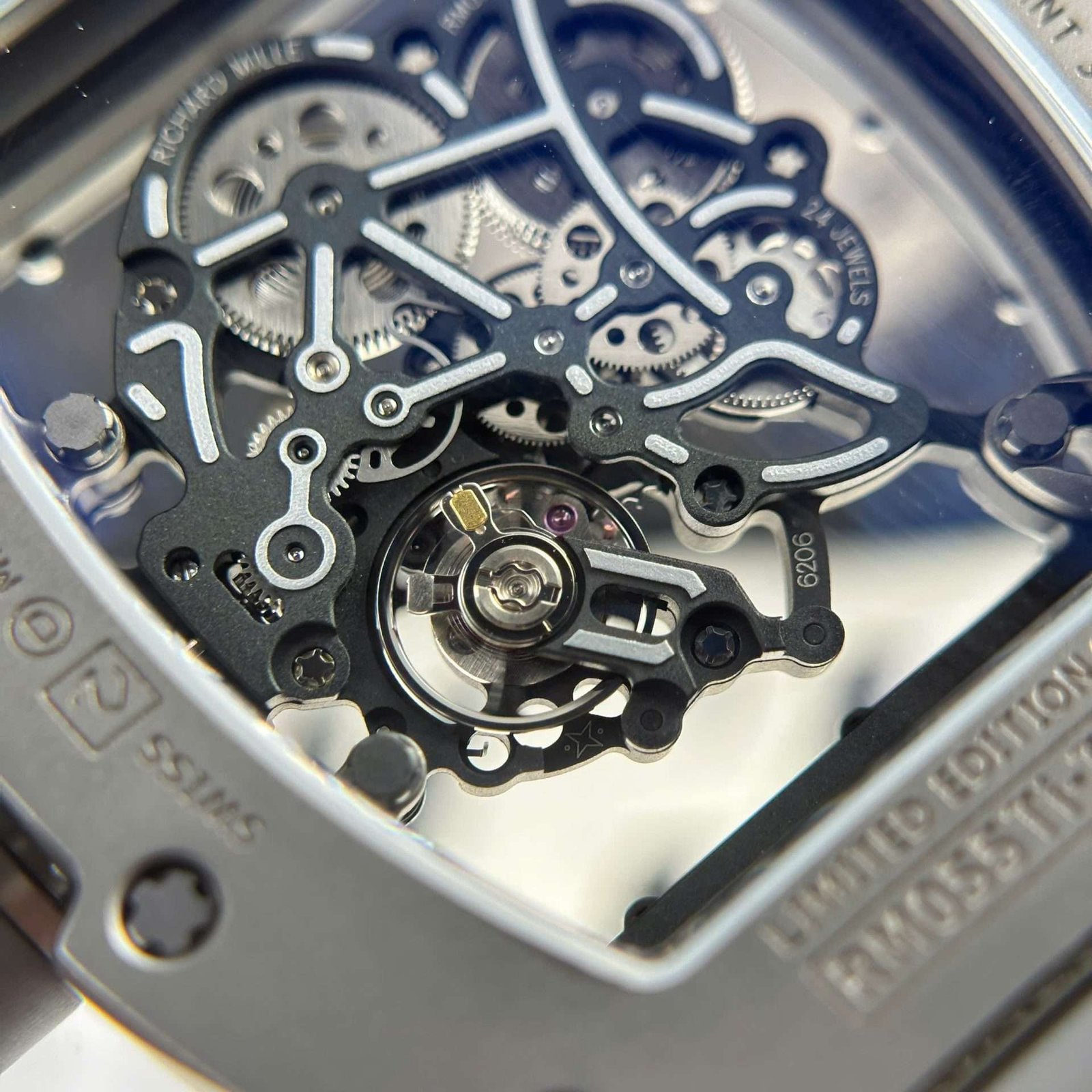 Dong-Ho-Richard-Mille-Replica-11-RM055-Bubba-Watson-Grey-Ceramic-Day-Cao-Su-Nha-May-ZF-42.7×49-7 (2)
