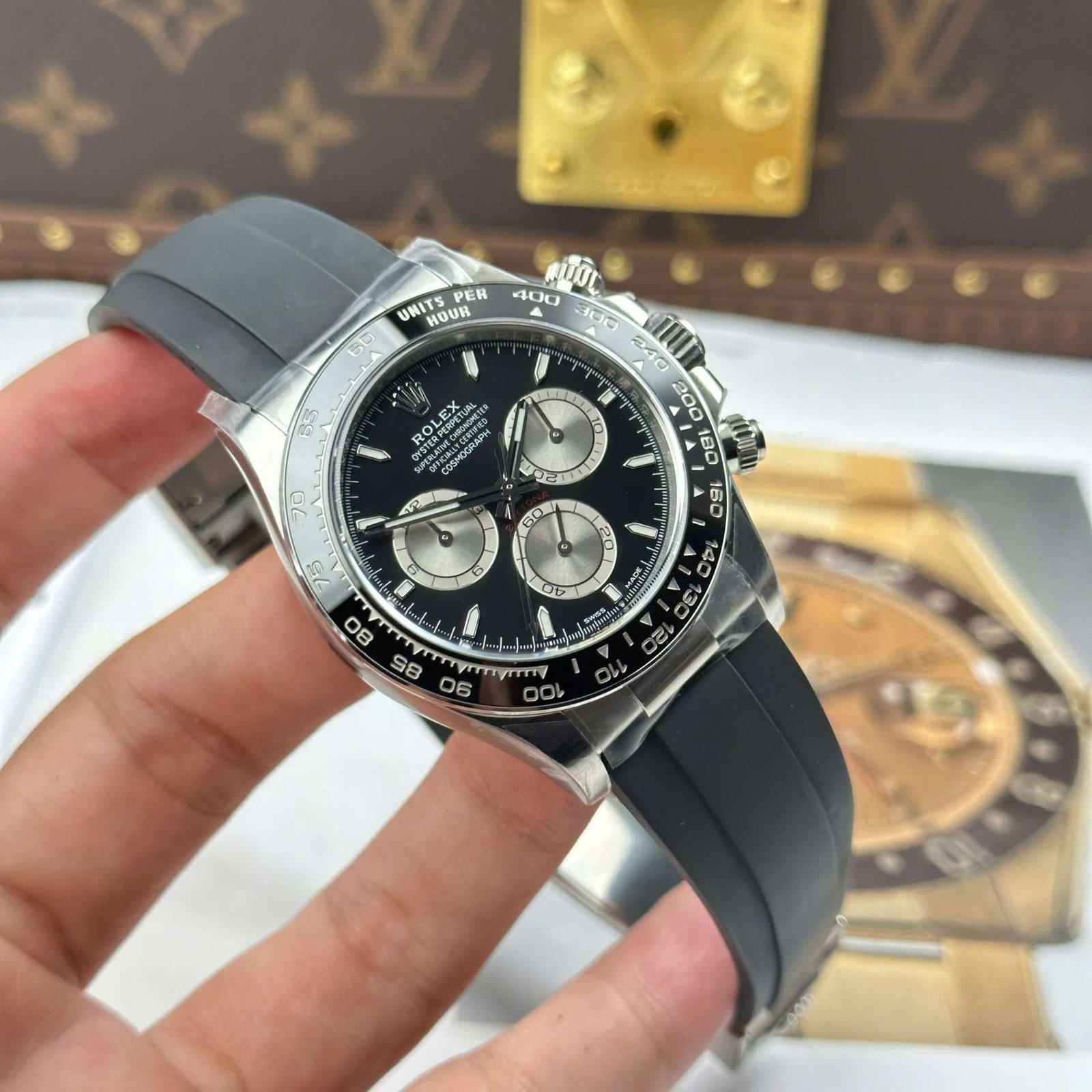 Dong-Ho-Rolex-Cosmograph-Daytona-126519LN-Replica-11-Day-Oysterflex-Xuong-Clean-40mm-2