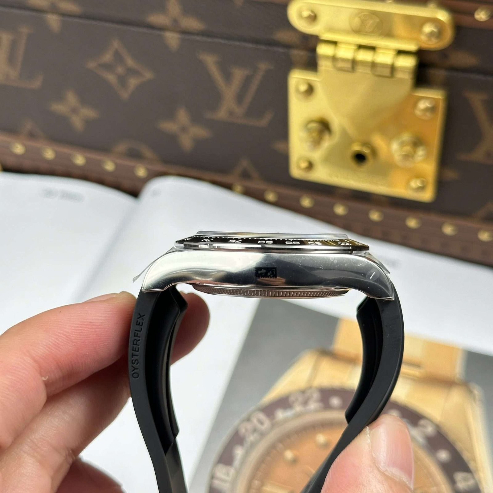 Dong-Ho-Rolex-Cosmograph-Daytona-126519LN-Replica-11-Day-Oysterflex-Xuong-Clean-40mm-9