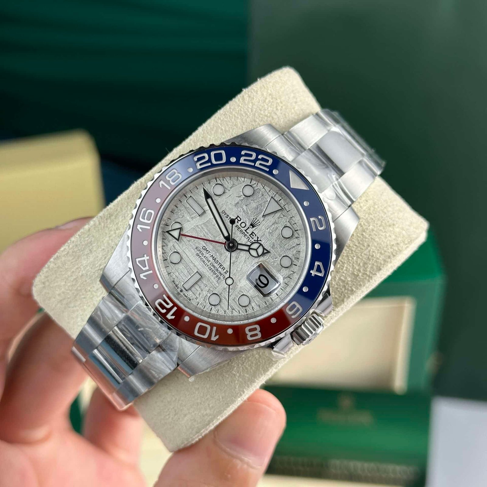 Rolex-GMT-Master-II-126719BLRO-mat-so-thien-thach-2