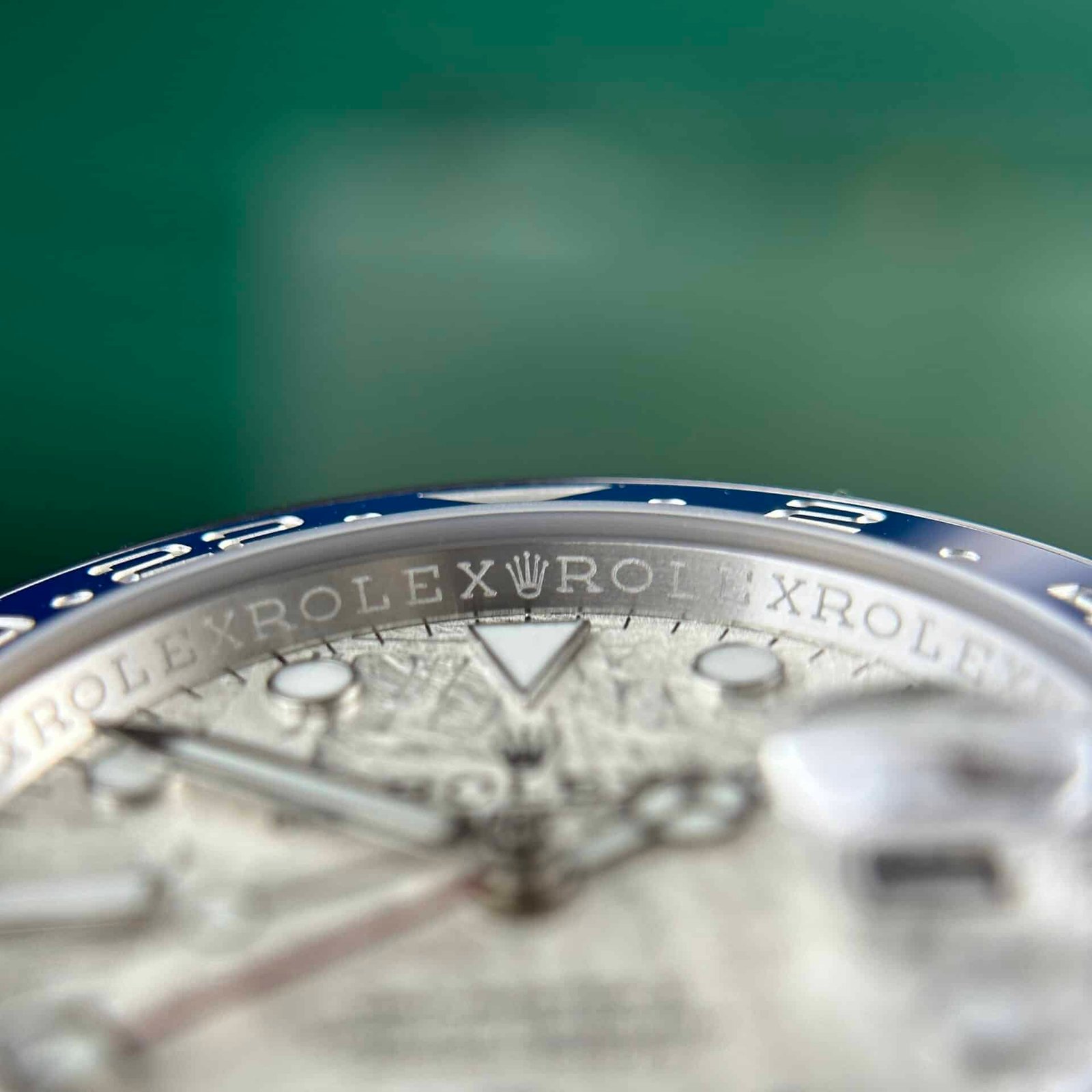 Rolex-GMT-Master-II-126719BLRO-mat-so-thien-thach-4