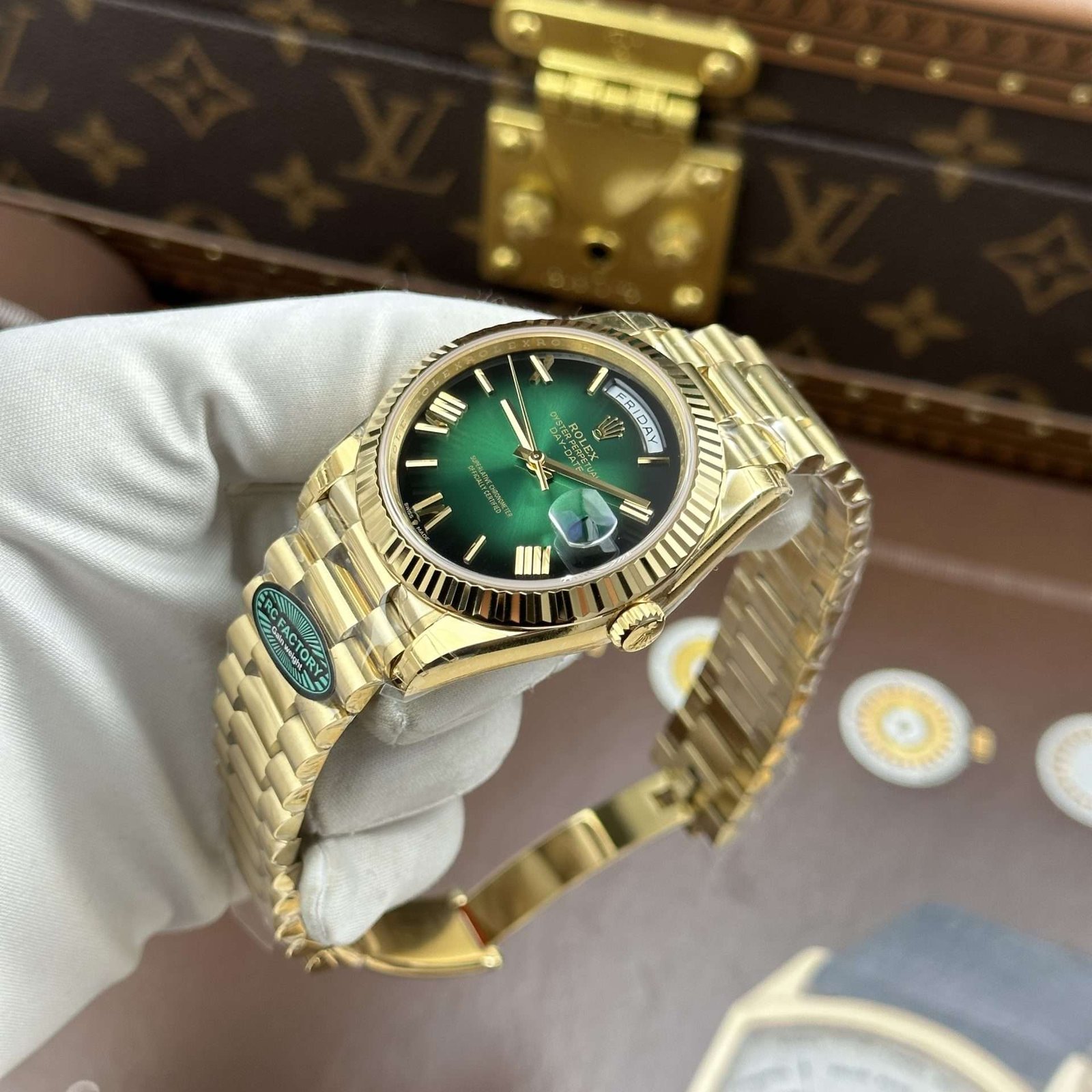 Dong-Ho-Rolex-Day-Date-Che-Tac-Mat-Xanh-Ombre-May-Calibre-3255-Super-Clone-Nha-May-RC-40mm-12