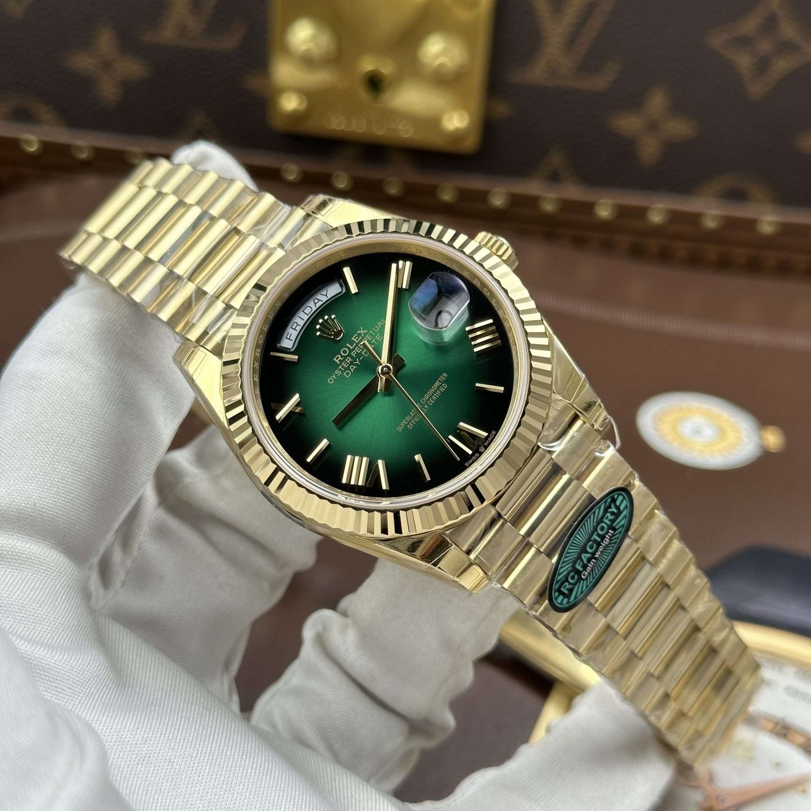 Dong-Ho-Rolex-Day-Date-Che-Tac-Mat-Xanh-Ombre-May-Calibre-3255-Super-Clone-Nha-May-RC-40mm-13