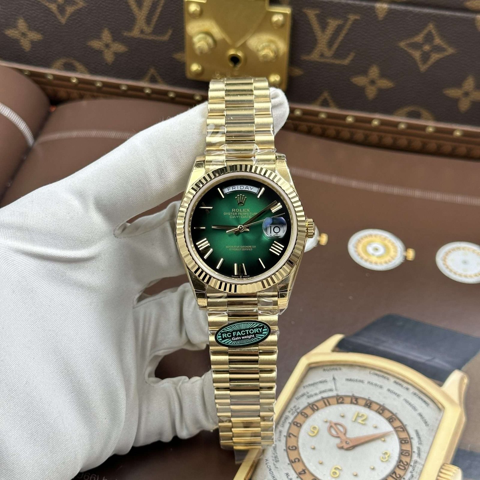 Dong-Ho-Rolex-Day-Date-Che-Tac-Mat-Xanh-Ombre-May-Calibre-3255-Super-Clone-Nha-May-RC-40mm-14