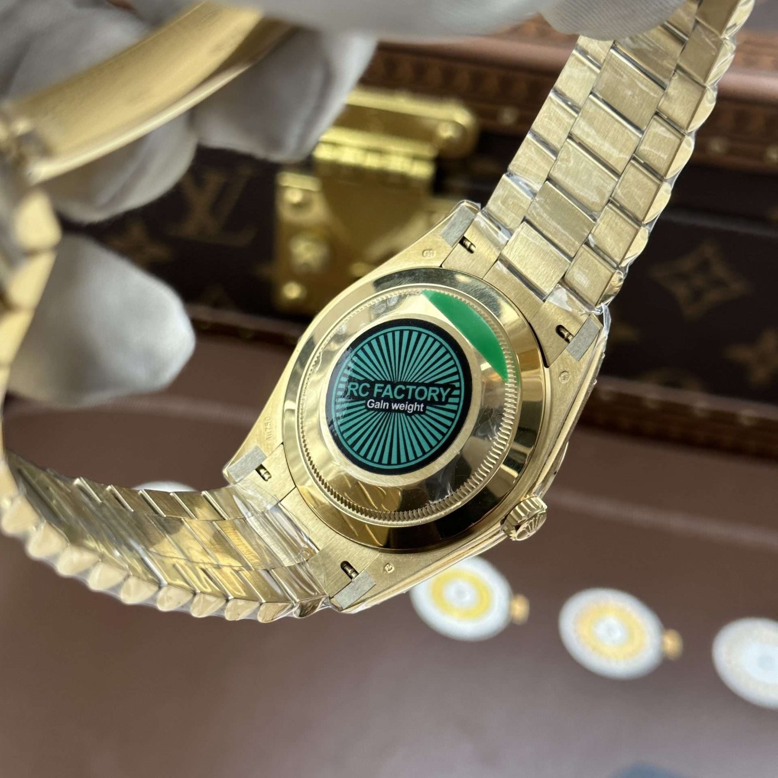 Dong-Ho-Rolex-Day-Date-Che-Tac-Mat-Xanh-Ombre-May-Calibre-3255-Super-Clone-Nha-May-RC-40mm-2