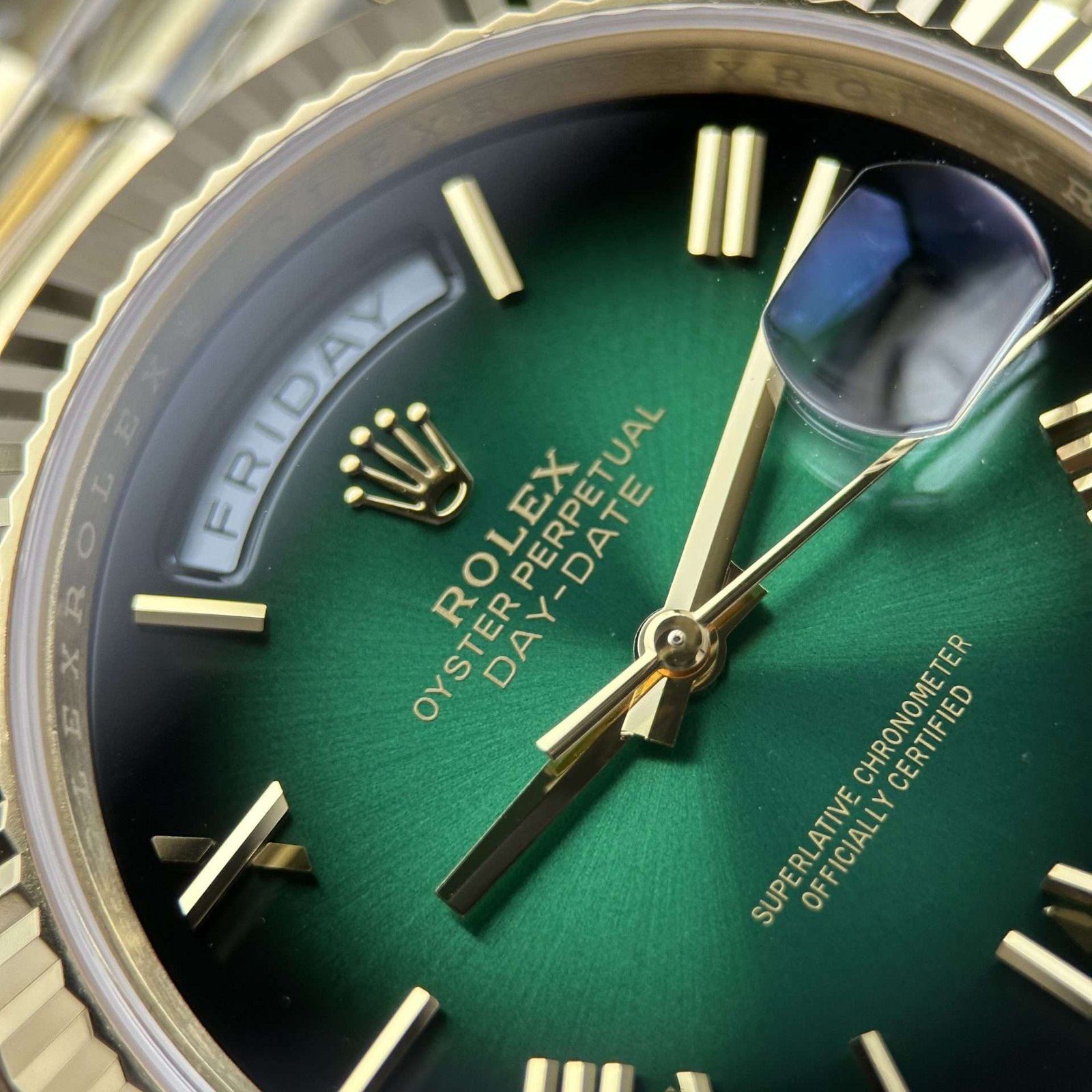 Dong-Ho-Rolex-Day-Date-Che-Tac-Mat-Xanh-Ombre-May-Calibre-3255-Super-Clone-Nha-May-RC-40mm-7