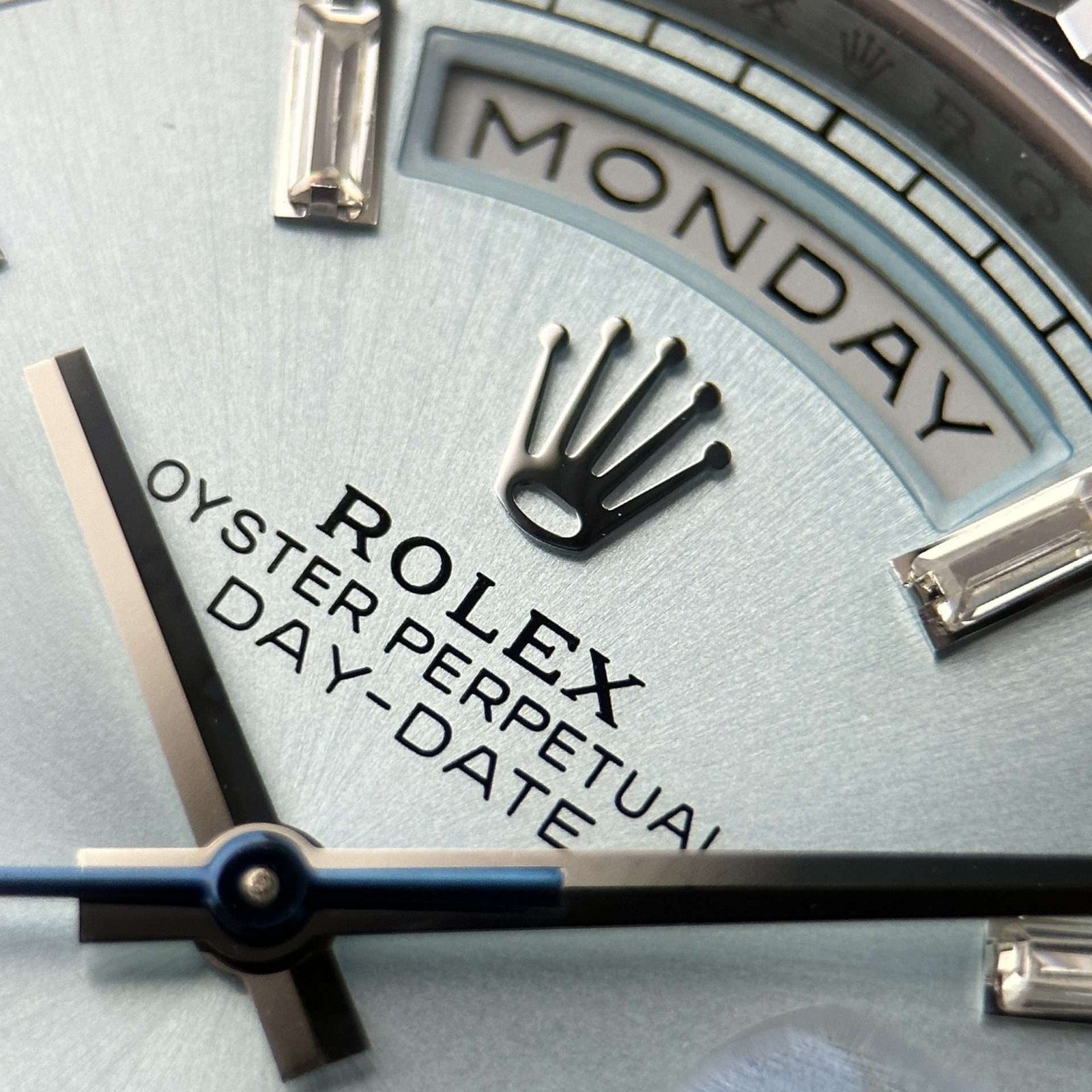 Dong-Ho-Rolex-Day-Date-Mat-Xanh-Bang-Che-Tac-Bo-Chuyen-Dong-Calibre-3255-Nha-May-RC-40mm-10
