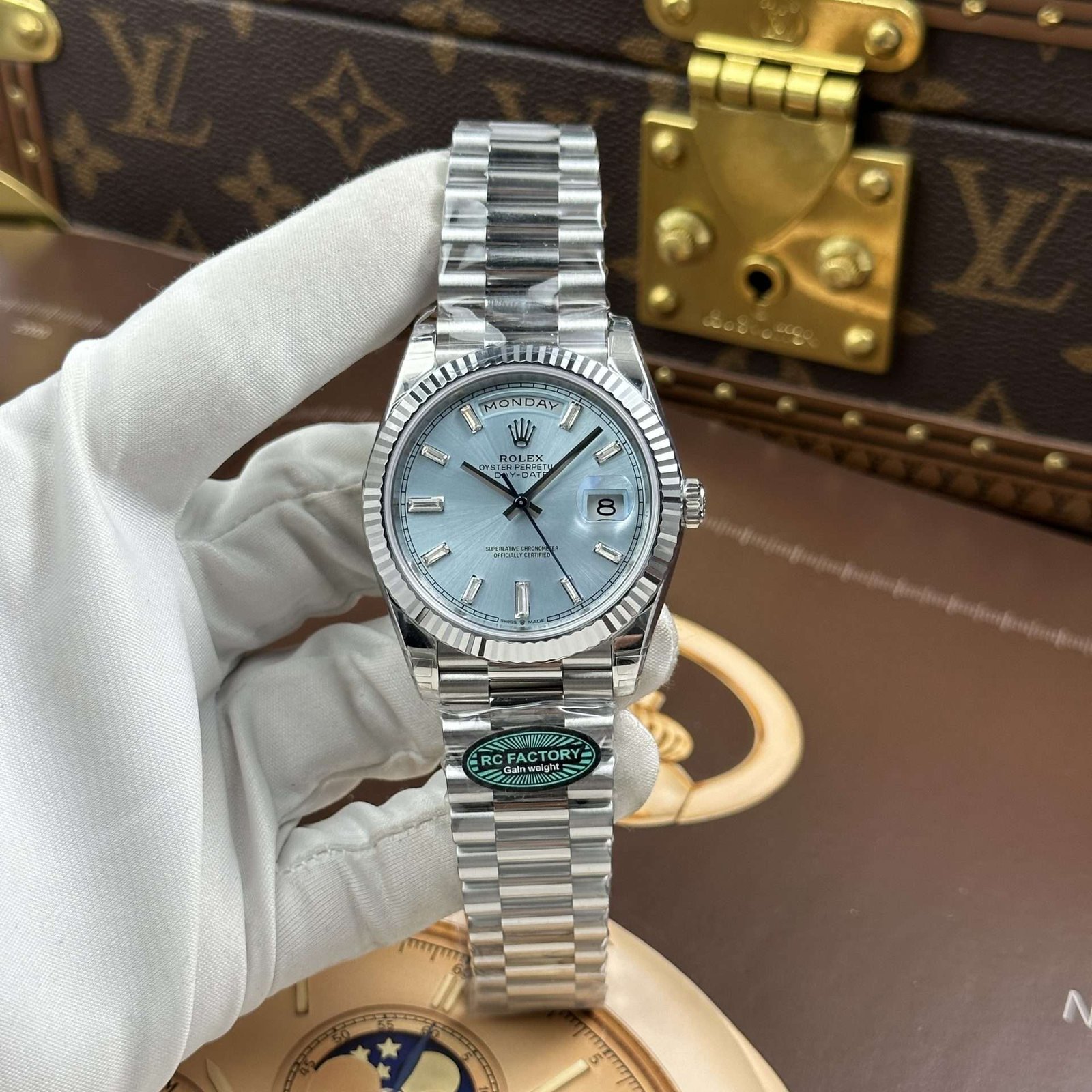 Dong-Ho-Rolex-Day-Date-Mat-Xanh-Bang-Che-Tac-Bo-Chuyen-Dong-Calibre-3255-Nha-May-RC-40mm-15