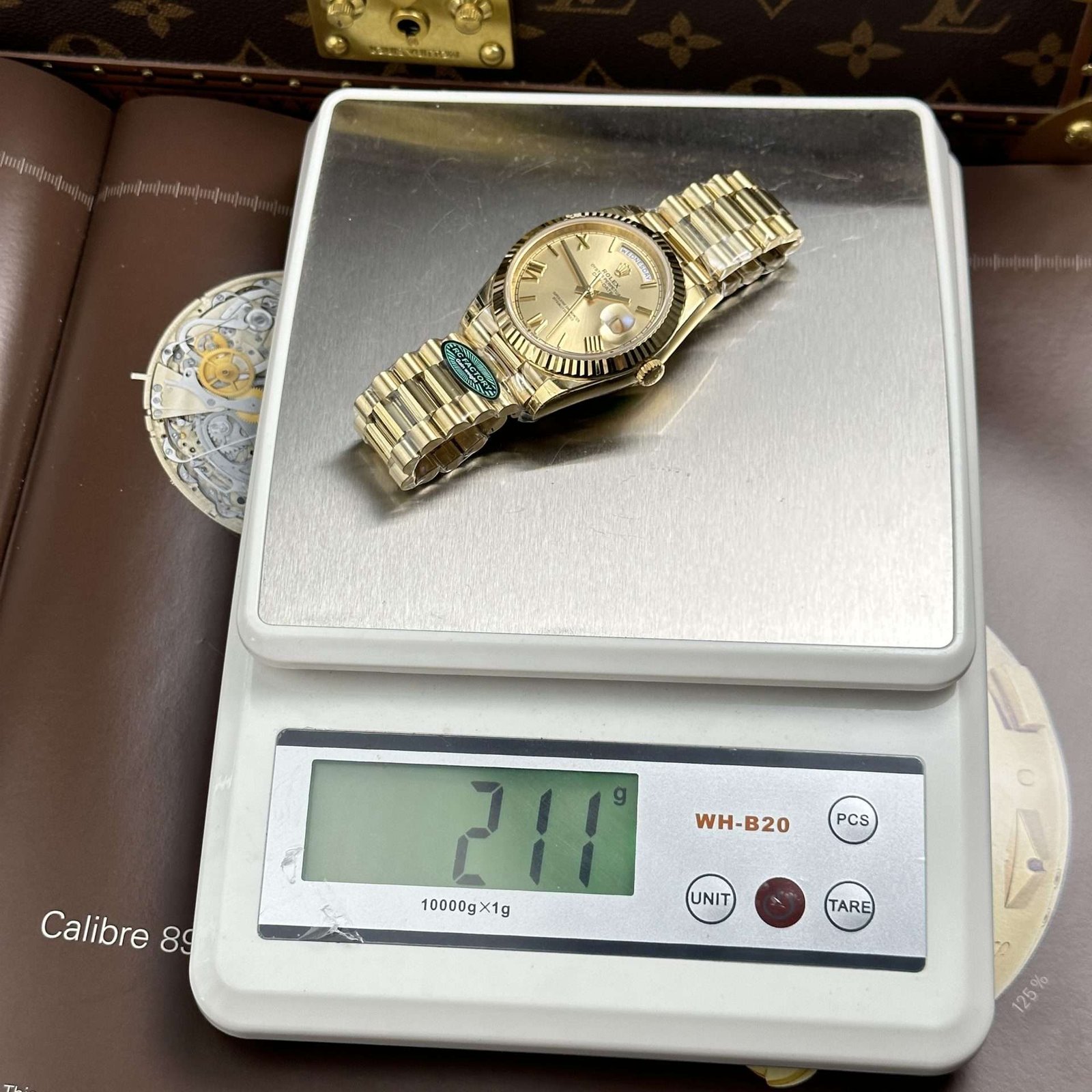 Dong-Ho-Rolex-Day-Date-Rep-11-Mat-Vang-Champagne-Trong-Luong-212-Gram-Chuan-Auth-RCF-40mm-1