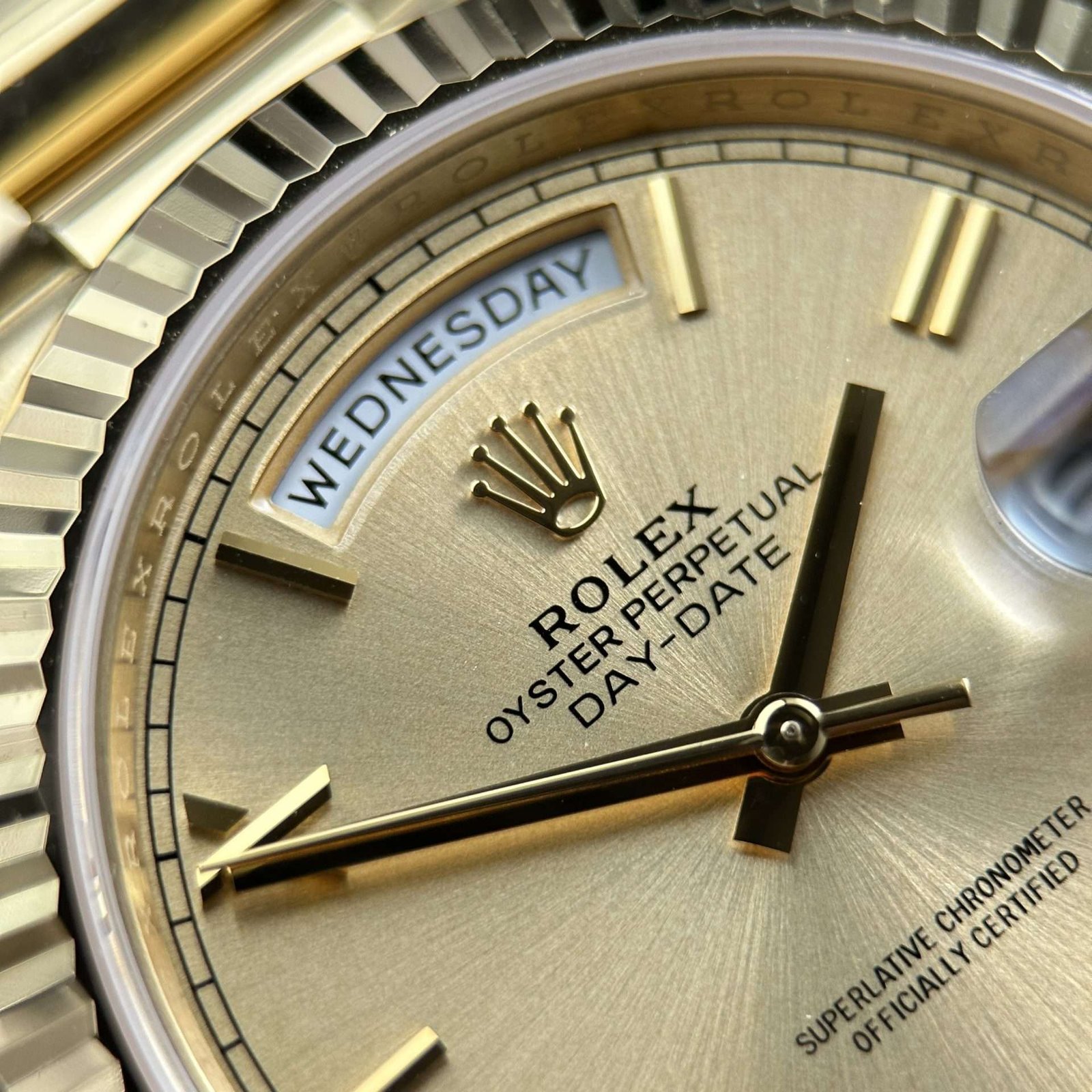 Dong-Ho-Rolex-Day-Date-Rep-11-Mat-Vang-Champagne-Trong-Luong-212-Gram-Chuan-Auth-RCF-40mm-8