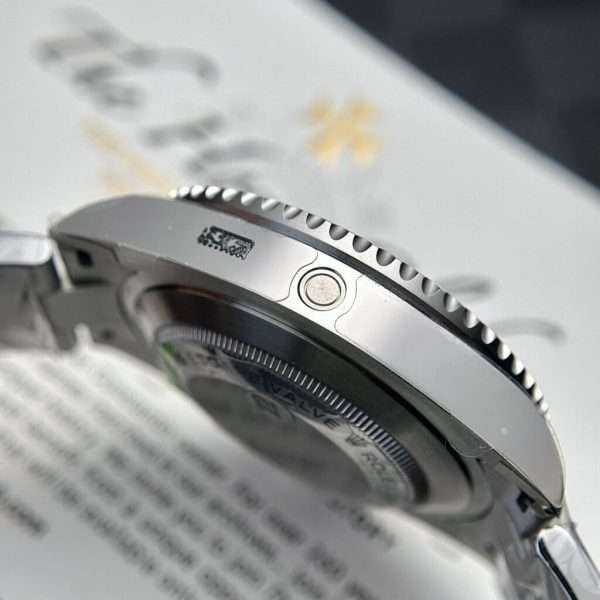 Dong-Ho-Rolex-Sea-Dweller-126600-Replica-Cao-Cap-Nha-May-VS-43mm-7-600×600