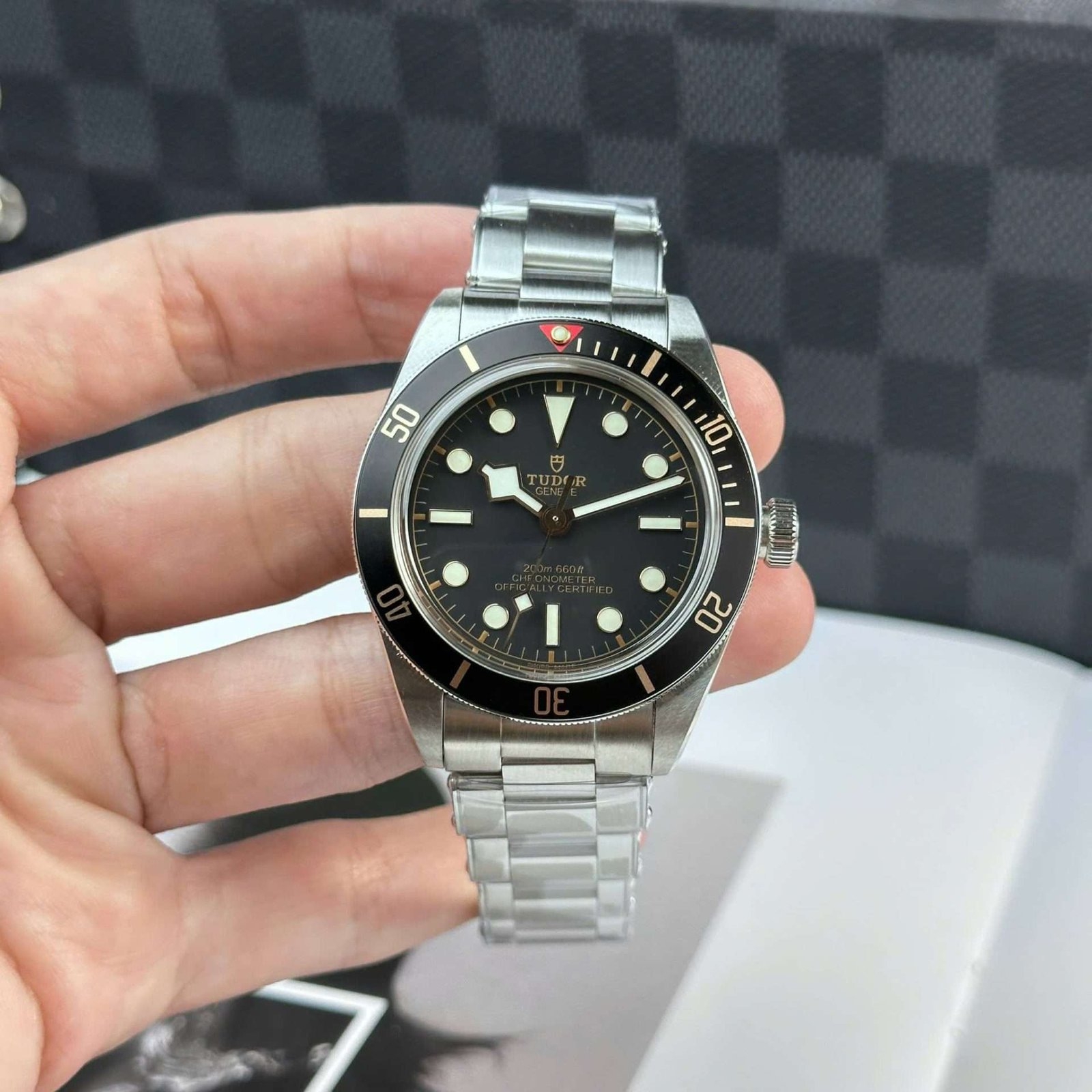 Dong-Ho-Tudor-Black-Bay-Fifty-Eight-M79030N-Replica-11-Mat-So-Den-Nha-May-ZF-39mm-6.jpg