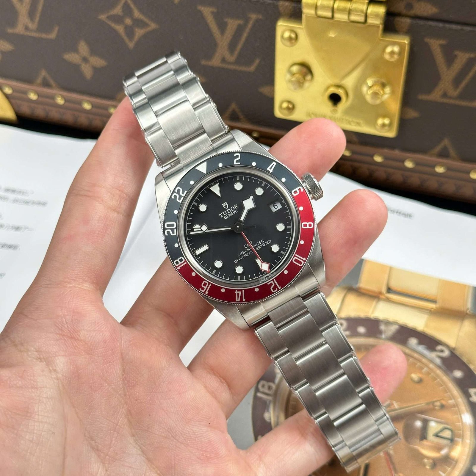 Dong-Ho-Tudor-Black-Bay-GMT-M79830RB-Replica-Cao-Cap-Nhat-Nha-May-ZF-41mm-9.jpg